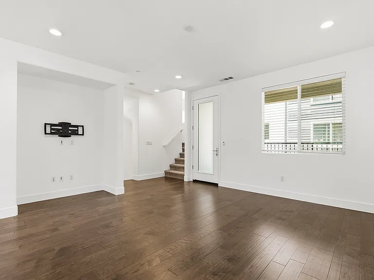 1475 Latitudes Way — Photo 6
