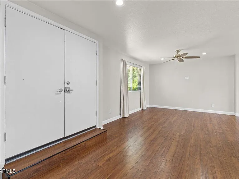 4233 N Miller Rd — Photo 41