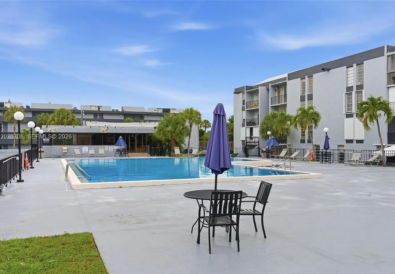 2 bed, 1.5 bath, 900 sqft, $2,450 — Photo 1