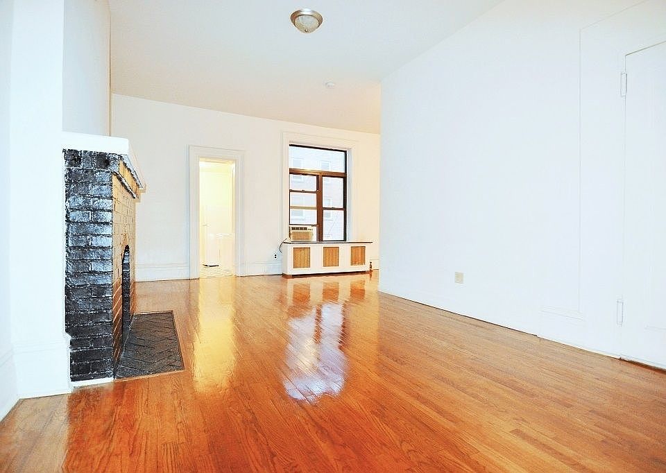 1st image of 62 E 66th St APT 4R
