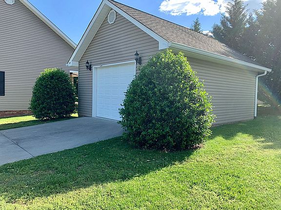 5th image of 601 Heritage Cir