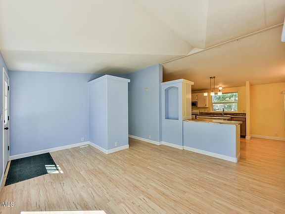 5th image of 508 East FIR Drive