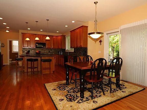 5th image of 7021 Larkspur Ln