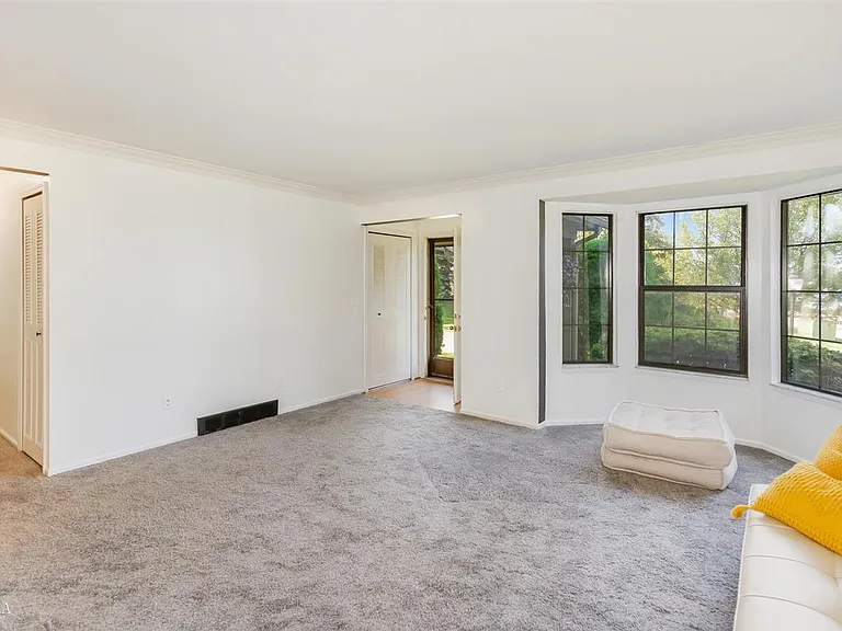 32 Meadow Wood Dr — Photo 9
