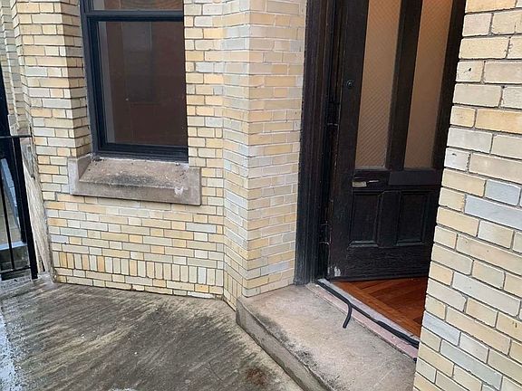 4th image of 181 Bainbridge St #111