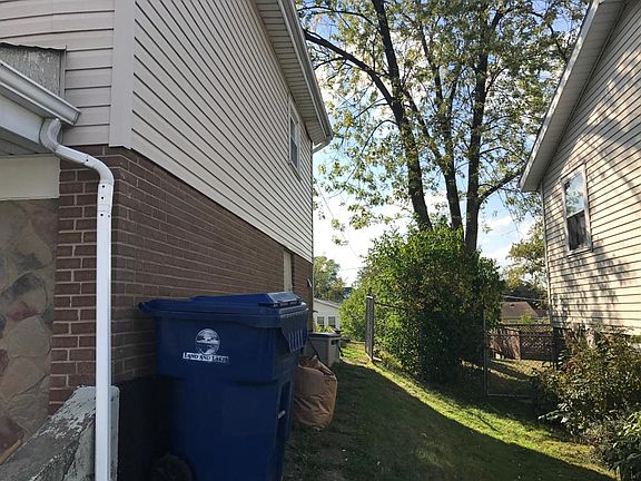 Side of the house (leads to backyard)