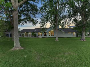 1101 W Edgewood Dr, Friendswood, TX 77546