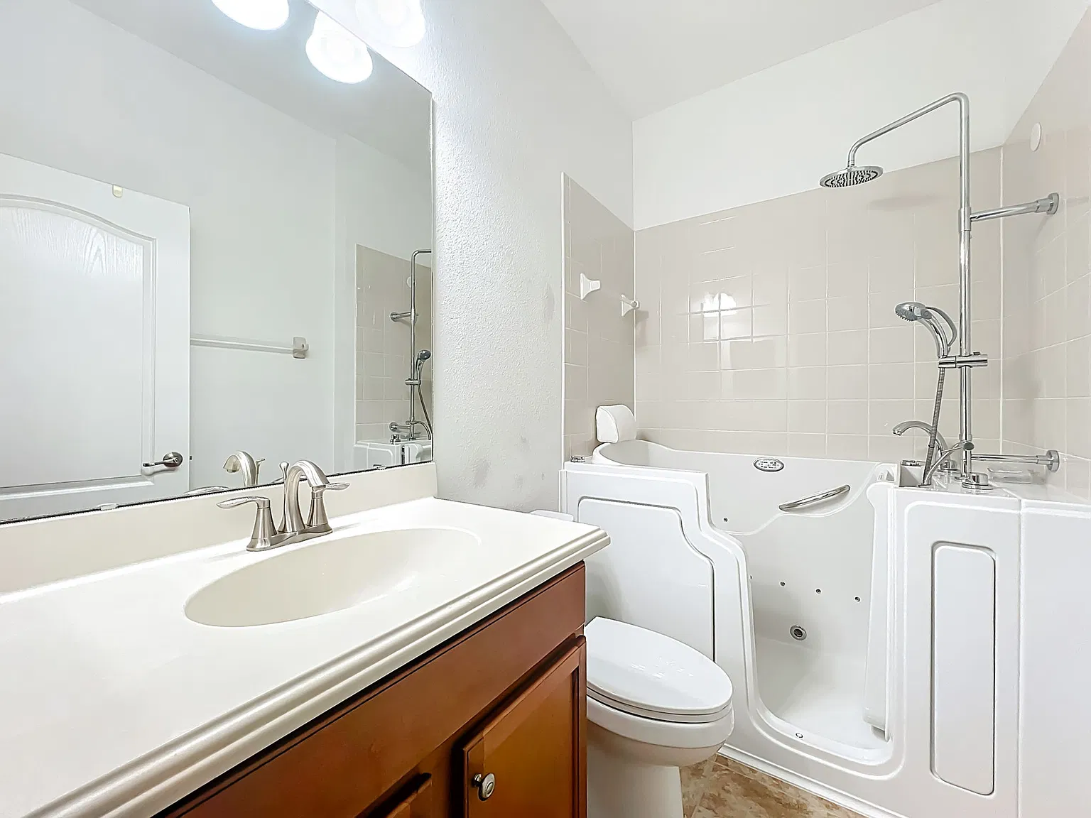 3 bed, 1672 sqft, $2,400 — Photo 4