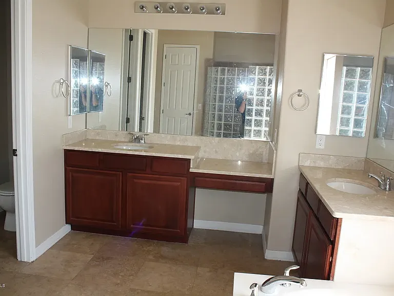 10202 S 44th Ln — Photo 9
