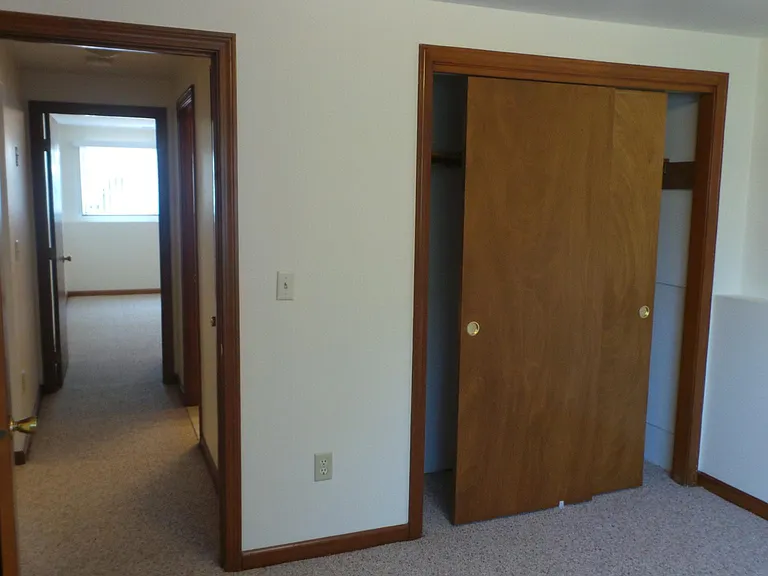 182 Chenango Ave #6 — Photo 2