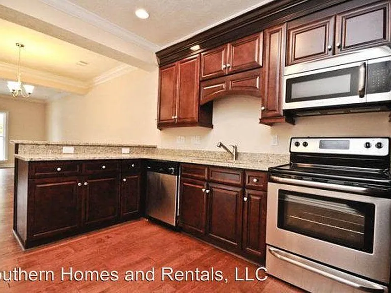 1003 Jersey Ave — Photo 2