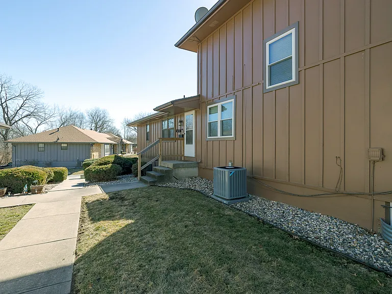 11206 E 71st Dr — Photo 3