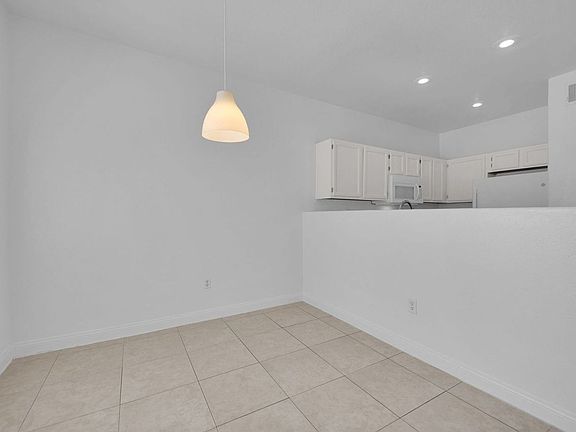 4th image of 5828 Vegas Dr