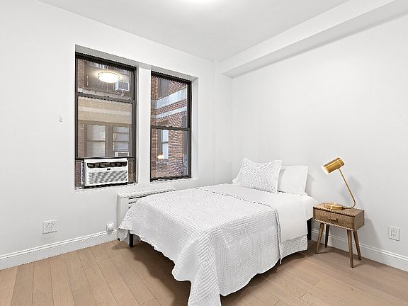 4th image of 915 W End Ave #3E