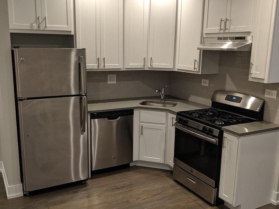 1st image of 4951 N Oakley Ave #V1