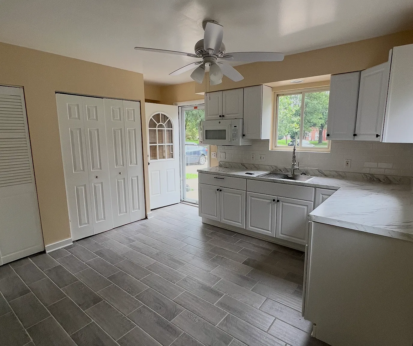 2 bed, 896 sqft, $1,175 — Photo 2