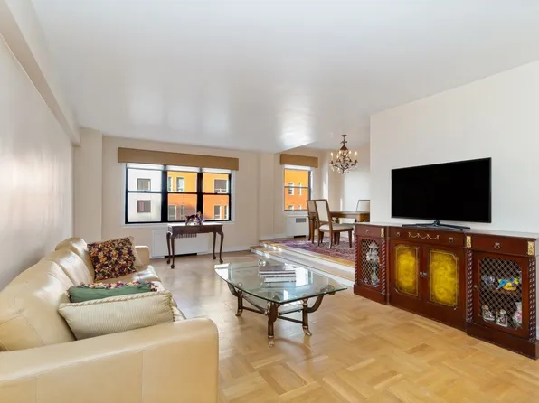 301 East 48th Street image 1 of 7