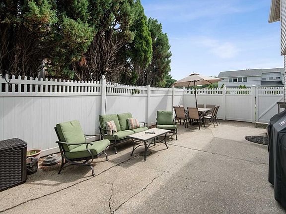 2nd image of 2761 Forest Ave
