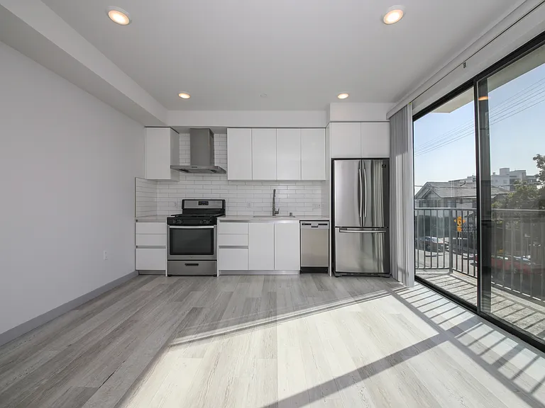 941 Fedora St #304 — Photo 8