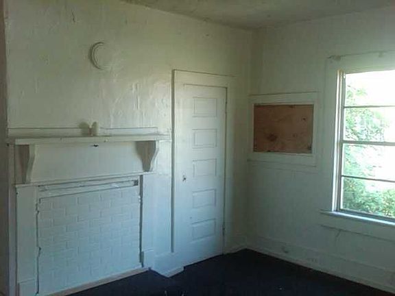 3rd image of 1712 Newton St