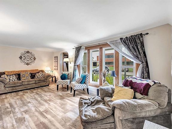 Spacious living room