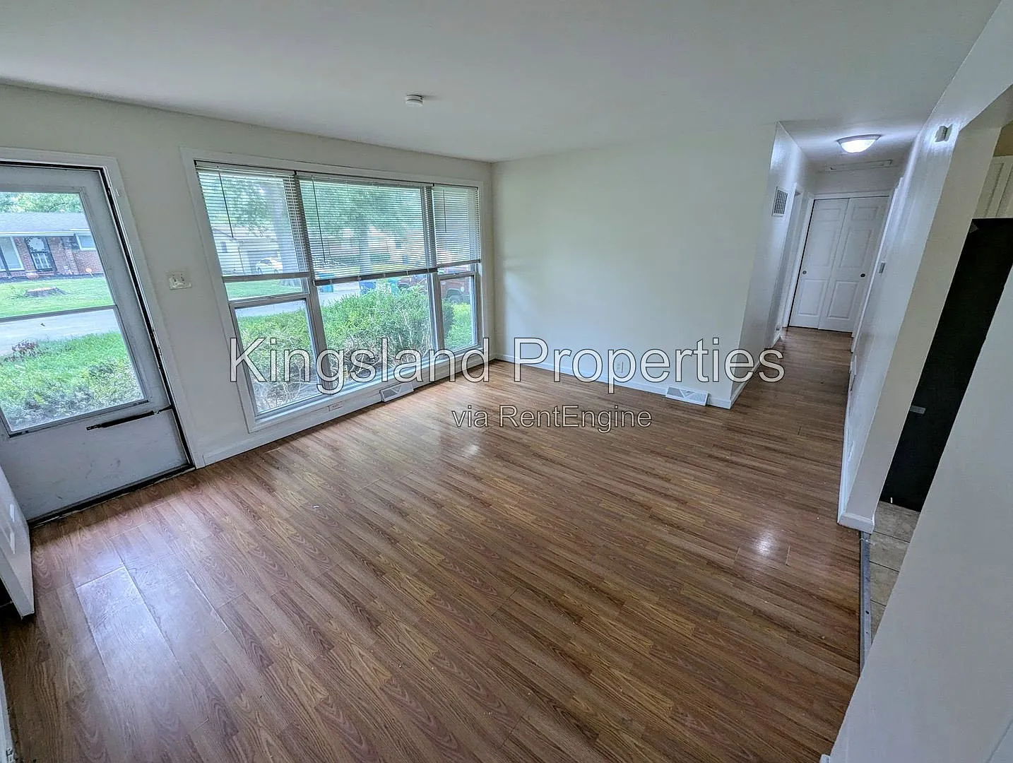 3 bed, 1.5 bath, 950 sqft, $1,450 — Photo 2