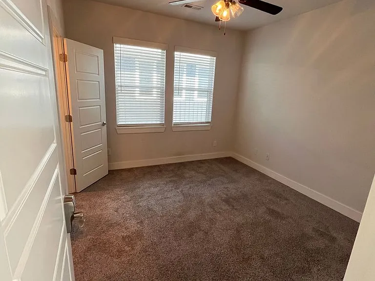 540 S Kickapoo Ave — Photo 26