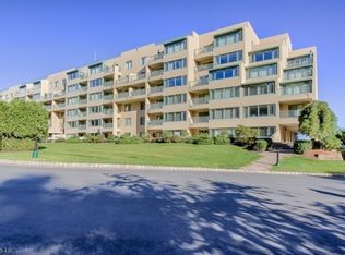 1000 Gates Ct #1016, Morris Plains, NJ 07950