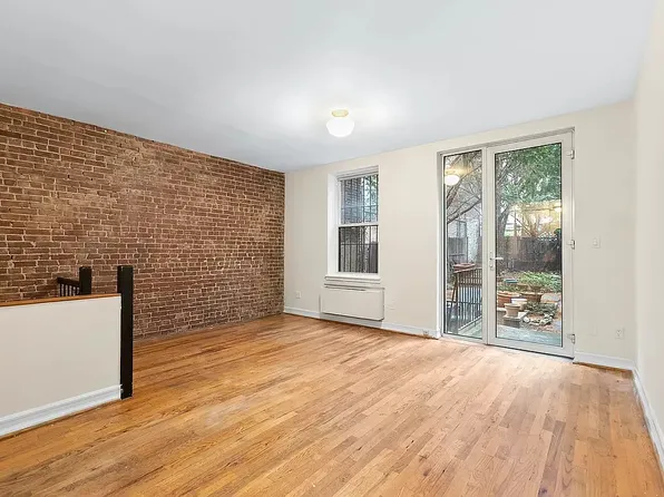 135 West 82nd Street image 1 of 7