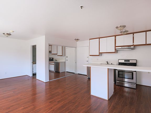 3rd image of 500 S Saint Andrews Pl
