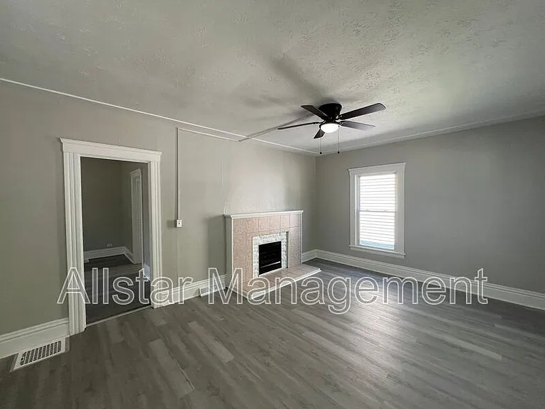 915 East Ave — Photo 2