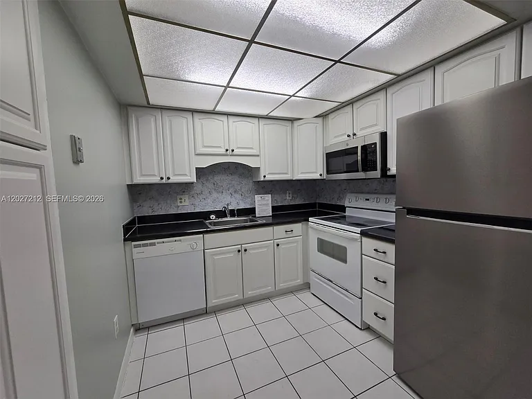 950 S Kanner Hwy #B4 — Photo 9