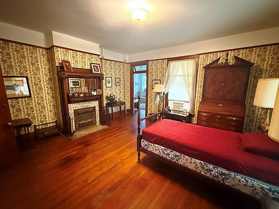 21st image of 117 Reid St