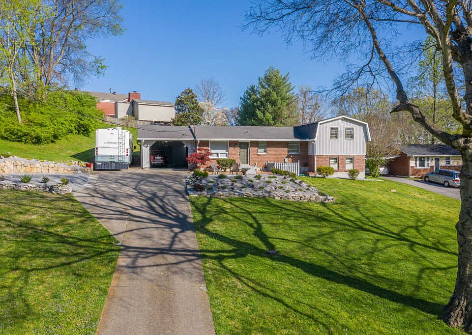 1st image of 3132 Crosswood Dr