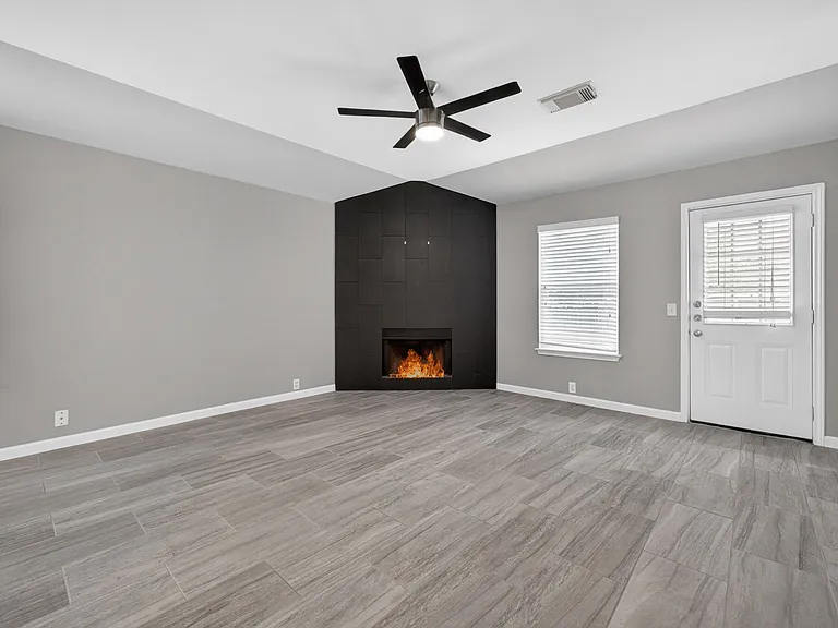 3950 Canyon Pkwy — Photo 11