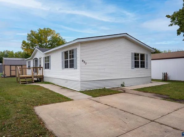907 S Garnet Pl, Sioux Falls, SD 57106