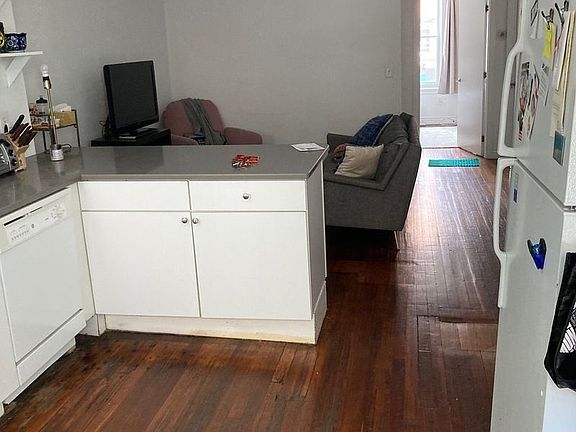2nd image of 144 Smith St #1
