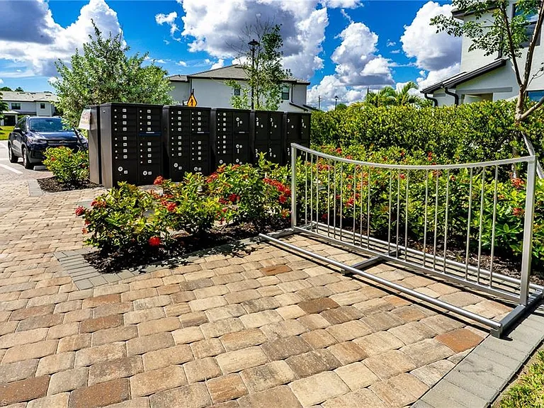 4153 Sonoma Oaks Cir — Photo 9