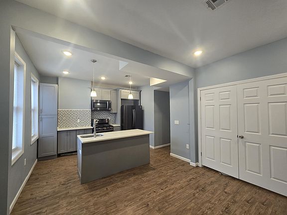 2nd image of 1401 27th St APT 1