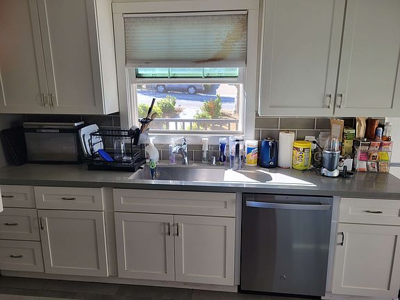 Kitchen is fully upgraded, the counter top and cabinet