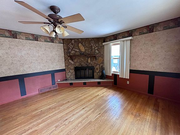 5th image of 534 Elmwood Dr
