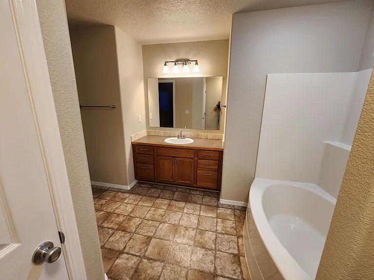 2517 Rankin Ct — Photo 32