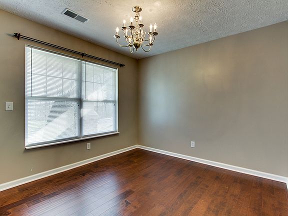 beautiful hrdwds & fresh pnt