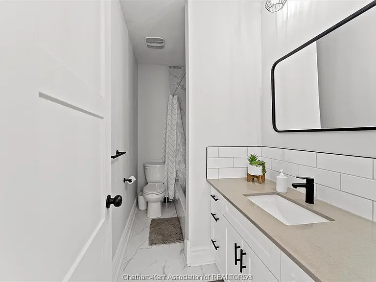 135 William St N #1 — Photo 8
