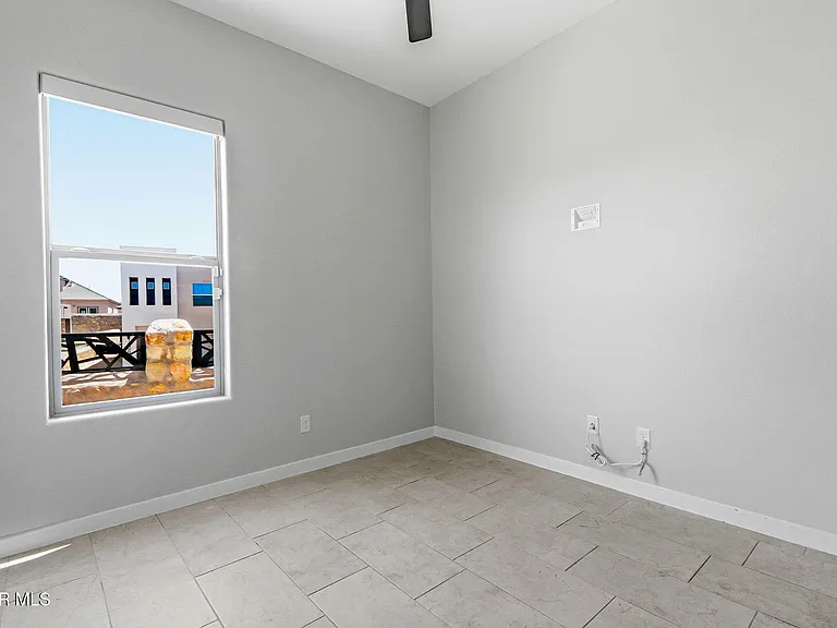 329 Hector Porras Dr — Photo 11