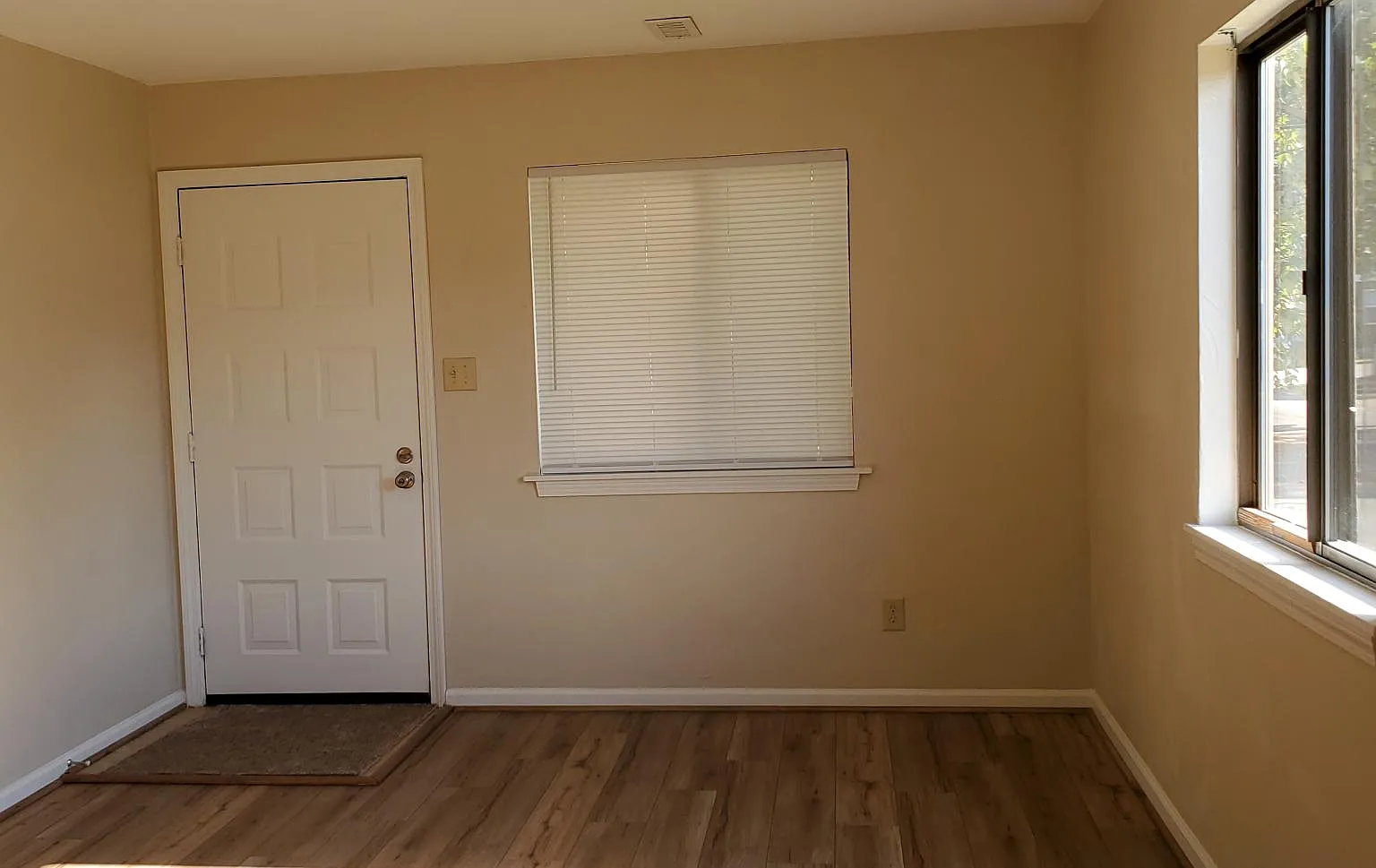 2213 Albemarle Ave — Photo 2