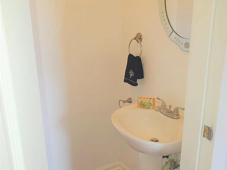 428 Hampton St — Photo 8
