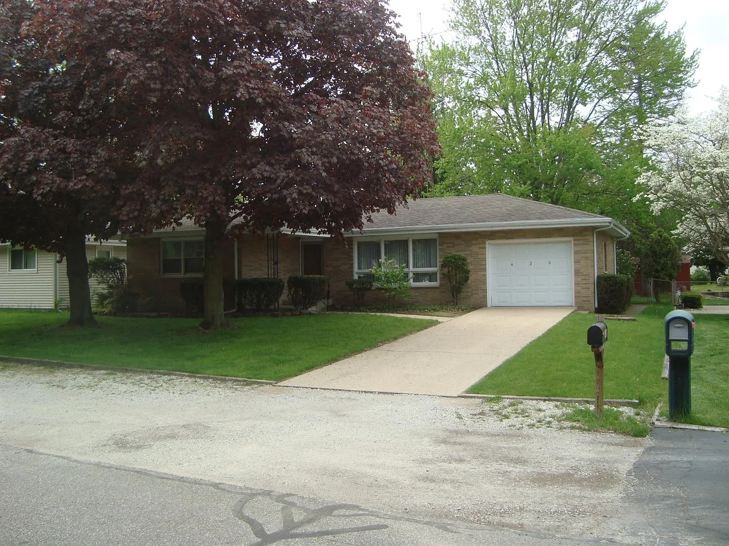 429 Holly Rd photo 1