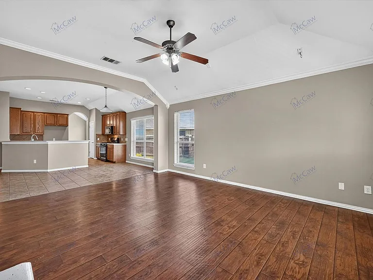 9068 Weller Ln — Photo 5