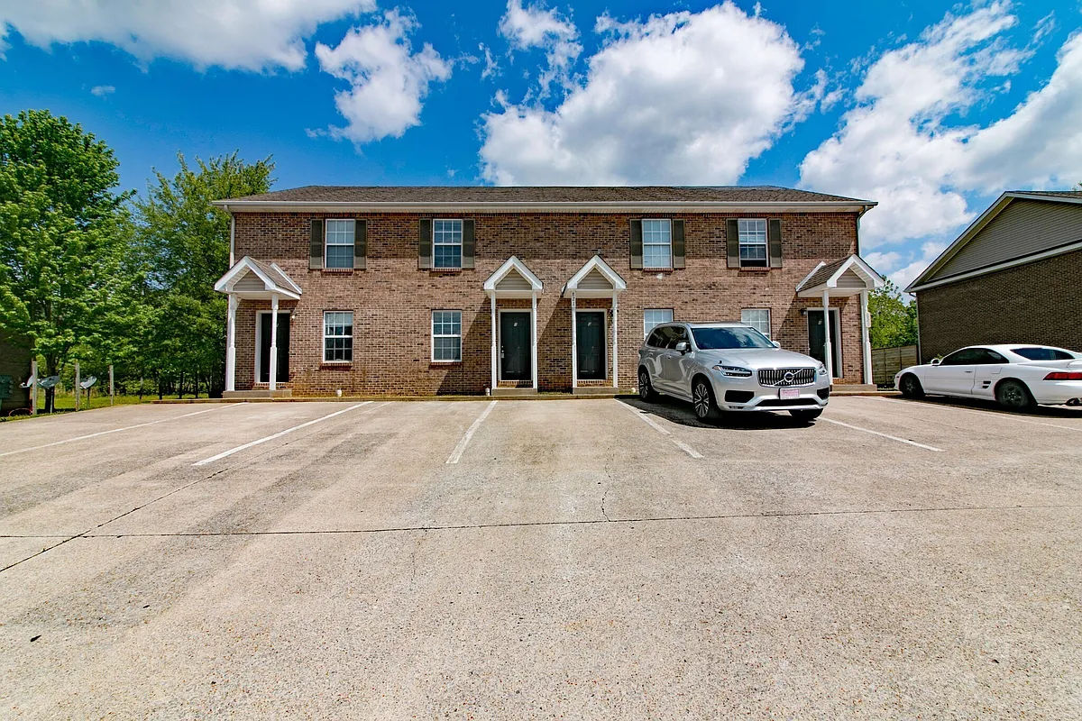 Building Photo - 821 Oak Arbor Ct #3